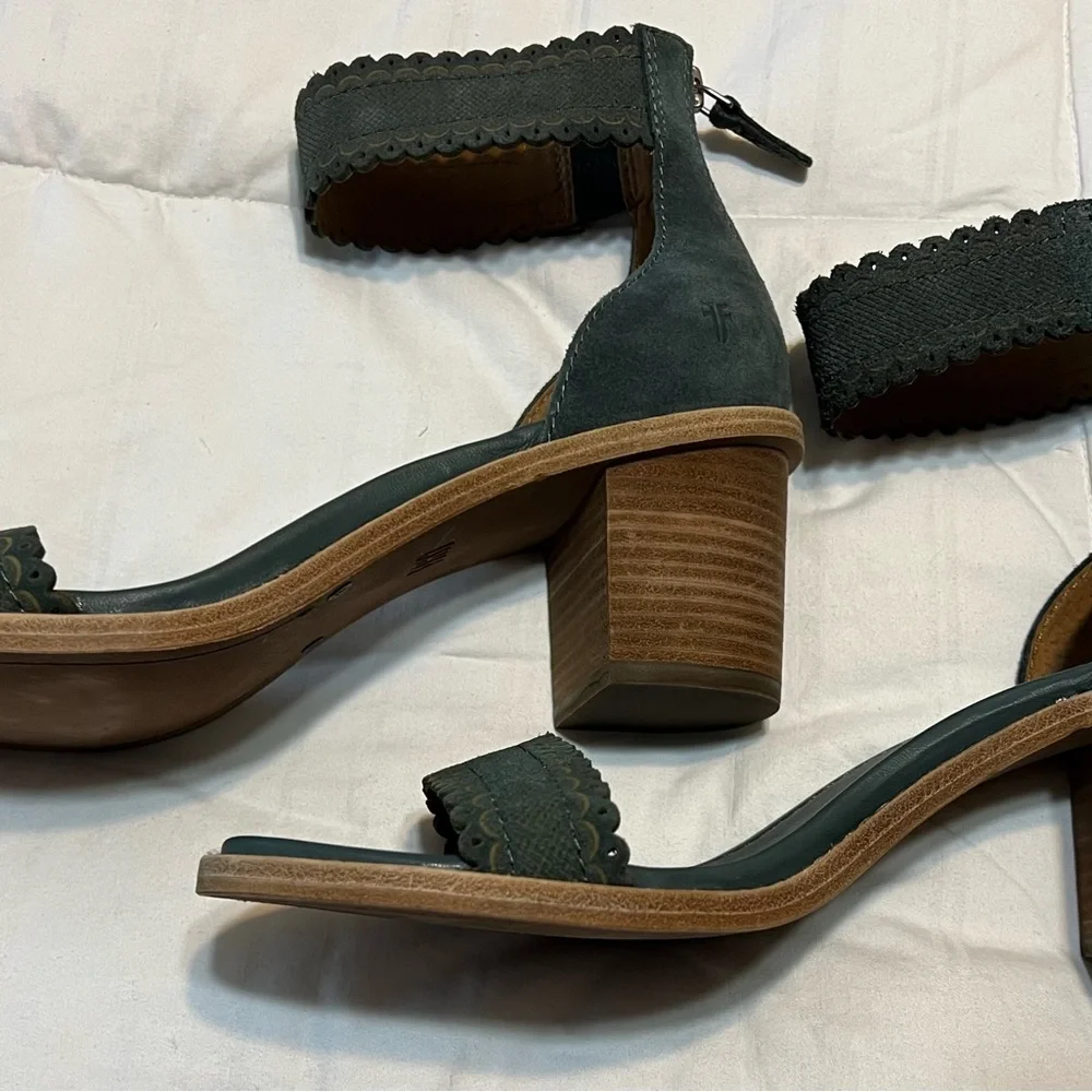 Frye Block Heel Shoe. Size 8.5.  Never worn. - Picture 4 of 7